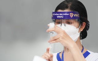 Ngày này 5 năm trước của những mũi vắc-xin chống Covid-19 đầu tiên