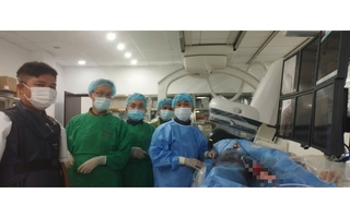 4 giờ cân não lấy dị vật trôi vào tim người đàn ông 35 tuổi