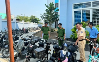 CSGT TPHCM kiểm tra trường học, phát hiện nhiều học sinh vi phạm