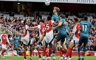 Arsenal tăng tốc đua vô địch