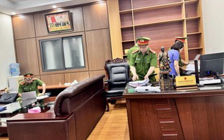 Hình ảnh khám xét, bắt giữ nguyên Phó Chủ tịch TP trước đây liên quan nhóm “xã hội đen”