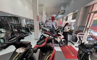 Tiêu thụ xe máy điện tăng sốc, doanh số xe xăng chững lại