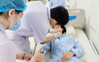 Nữ sinh bị dây điện giăng ngang đường cứa vào cổ