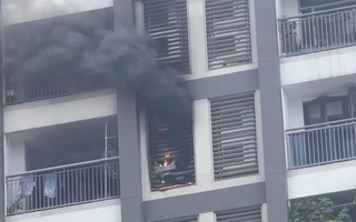 Cháy căn hộ tầng 10 tại chung cư cao 45 tầng ở TPHCM