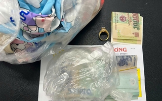 Nhẫn vàng cùng hàng chục triệu đồng bị bỏ quên trên bãi biển Đà Nẵng