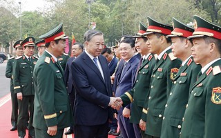 Xây dựng Lực lượng Vũ trang Quân khu 1 vững mạnh toàn diện