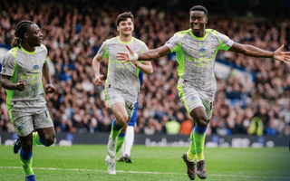 Man City đại thắng Chelsea, thổi bùng cuộc đua vô địch