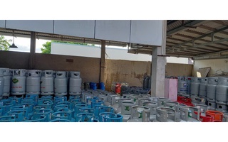 Vì sao giá xăng dầu giảm mạnh, giá gas vẫn ở mức cao?