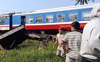 Tai nạn nghiêm trọng, chiếc xe băng ngang đường sắt tại lối đi tự mở, 3 người thương vong 