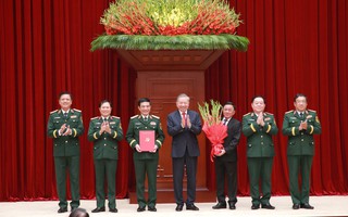 Tổng Bí thư, Chủ tịch nước Tô Lâm trao quyết định của Bộ Chính trị về công tác cán bộ 