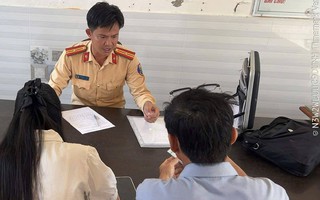 Xử phạt cô gái có hành vi nguy hiểm tại nút giao đường sắt