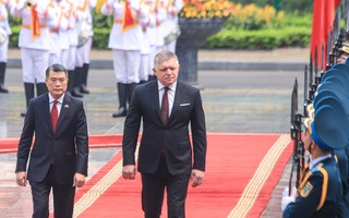 Thủ tướng Lê Minh Hưng chủ trì Lễ đón Thủ tướng Slovakia thăm Việt Nam