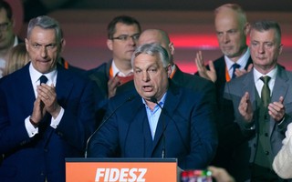 Thủ tướng Hungary thất cử dù được Phó Tổng thống Mỹ “tiếp sức”