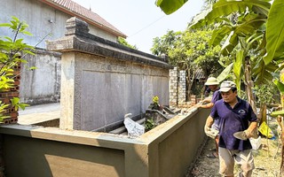 Tin mới về tấm bia cổ hơn 300 năm ở Thanh Hóa thành tường rào nhà dân