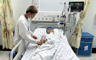 Căn bệnh 100.000 ca mới có 1 người mắc khiến thiếu niên 15 tuổi đột ngột liệt tứ chi