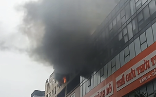 Cháy tại chung cư 24 tầng, nhiều người được giải cứu