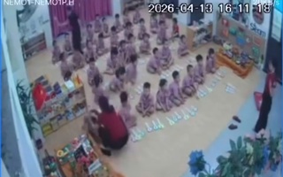 Xôn xao clip trẻ mầm non bị cô giáo bạo hành trong lớp