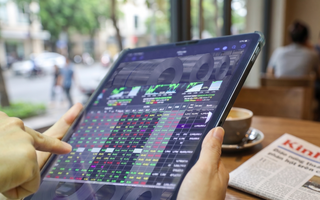 VN-Index lên cao nhất trong hơn 5 tuần, cổ phiếu thép bất ngờ nổi sóng