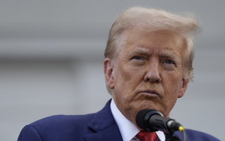 Ông Donald Trump ám chỉ đàm phán với Iran diễn ra trong 2 ngày tới