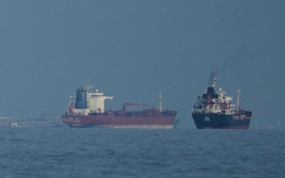 Quân đội Mỹ thiết lập phong tỏa tại vịnh Oman để chặn tàu ra vào Iran