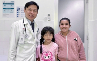 Người mẹ nghèo xúc động cảm ơn bệnh viện cứu sống con gái mình