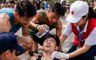 Runner bất ngờ gục ngã ở 20m cuối, bác sĩ khuyến cáo những điều cần thiết