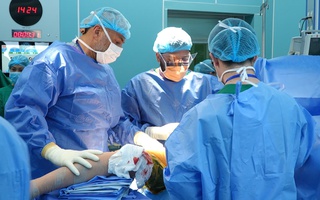 Chuyên gia người Mỹ trăn trở về tình trạng thay khớp háng ngày càng nhiều tại Việt Nam