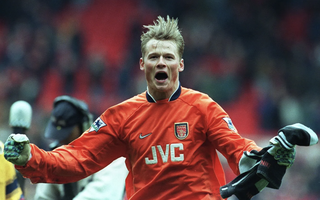 Cựu thủ môn Arsenal và Liverpool tử nạn giao thông