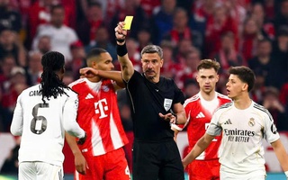 Tranh cãi trọng tài phủ bóng vòng tứ kết Champions League