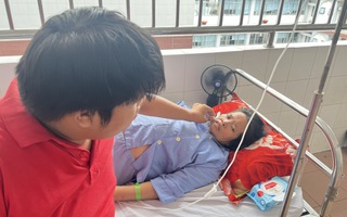 Bạn đọc hỗ trợ hơn 160 triệu đồng cho nam sinh lớp 9 bệnh tật, bán vé số ở Cần Thơ