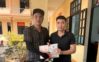 Bất ngờ thấy chiếc cặp ven đường, bên trong là 350 triệu đồng