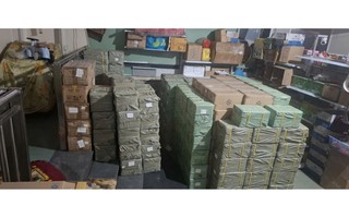 Đột kích kho mỹ phẩm ở TP HCM, phát hiện hàng ngàn chai “3 không”