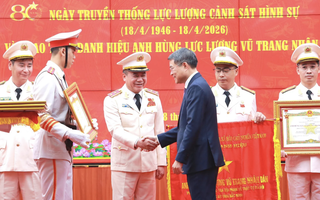 Giám đốc Công an TP Hà Nội Nguyễn Thanh Tùng nhận danh hiệu Anh hùng Lực lượng vũ trang nhân dân