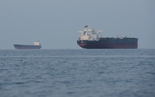 Điểm nóng xung đột ngày 19-4: Nội bộ Iran lủng củng về eo biển Hormuz?