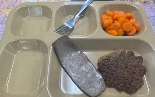 Tàu sân bay và tàu đổ bộ Mỹ ở Trung Đông đang thiếu thực phẩm?