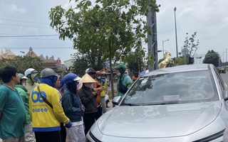 TPHCM: Phát hiện nam tài xế tử vong trong ô tô trên đường Phạm Văn Đồng