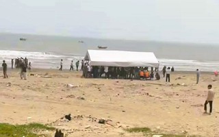 Hai bé trai mất tích khi đi tắm biển