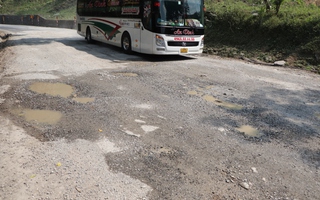 Clip Đường "huyết mạch" ở Đà Nẵng xuống cấp nặng, tai nạn rình rập