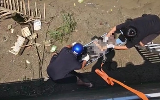 Phát hiện thi thể nam giới trôi dạt vào bờ sông Dinh