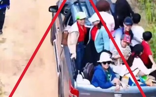 Gia Lai: Xử phạt 2 tài xế chở người trên thùng xe bán tải sau clip lan truyền