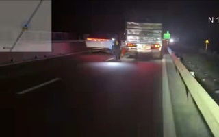 Đỗ xe trên đường cao tốc không đặt cảnh báo, tài xế bị phạt 13 triệu đồng