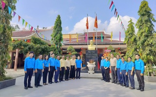 Lãnh đạo Tổng LĐLĐ Việt Nam dâng hương tưởng nhớ Chủ tịch Tôn Đức Thắng