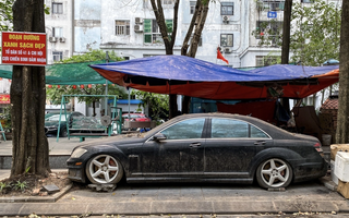 Bất ngờ nguồn gốc chiếc hạng sang Mercedes S63 bị "bỏ rơi" 10 năm trên vỉa hè