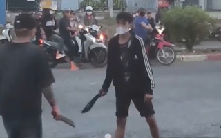 Điều tra nhóm thanh niên cầm hung khí rượt đuổi nhau gần KCN Sóng Thần