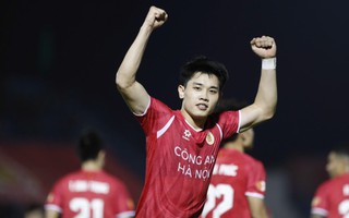 CLB Công an Hà Nội tiến gần "ngôi vương" V-League
