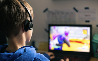 Cảnh báo nóng sau vụ thiếu niên tử vong vì "cày" game xuyên đêm