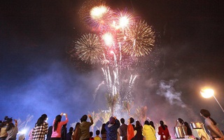 Bắn pháo hoa 15 phút tại lễ khai mạc du lịch biển Sầm Sơn