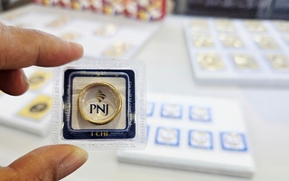 Giá vàng miếng, vàng nhẫn tăng mạnh, PNJ lãi lớn