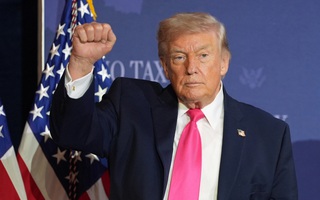 Kho tên lửa Mỹ "bốc hơi" nhanh chóng, ông Donald Trump nói Iran "muốn giữ thể diện"