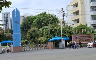 Công an điều tra vụ nữ sinh viên nghi rơi từ lầu cao xuống đất ở TPHCM